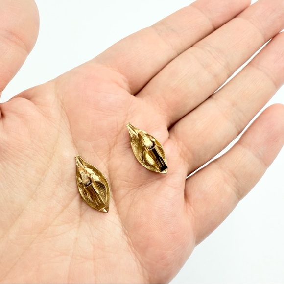 Gold Plated 3D Leaf Clip on Earrings - Picture 3 of 5
